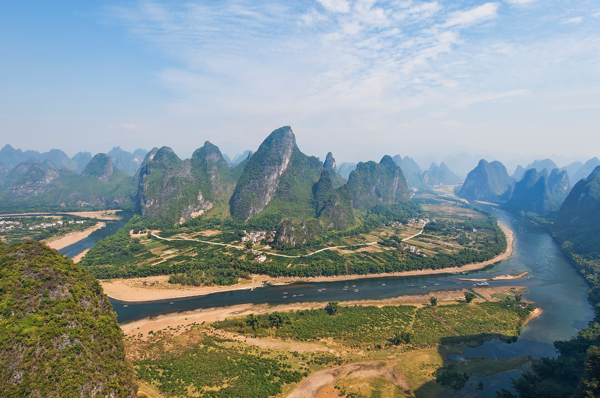 Karst mountains lining the Li River between Guilin and Yangshuo